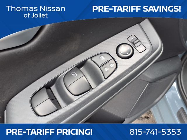 Vehicle image 21 of 25