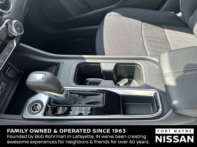 Vehicle image 17 of 36
