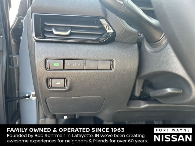 Vehicle image 18 of 36