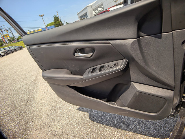 Vehicle image 18 of 27