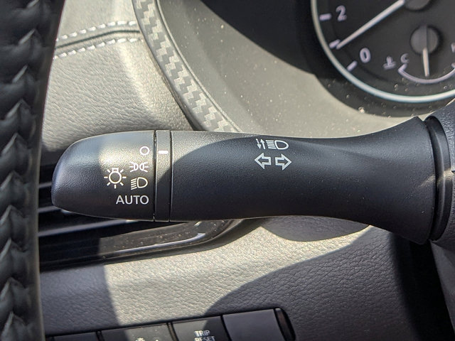 Vehicle image 25 of 27
