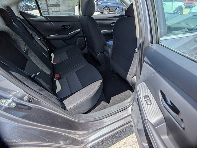 Vehicle image 11 of 27