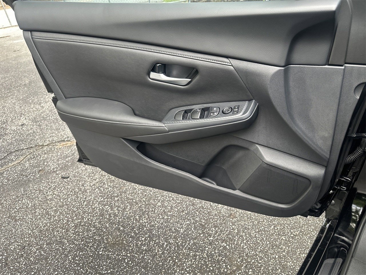 Vehicle image 19 of 32