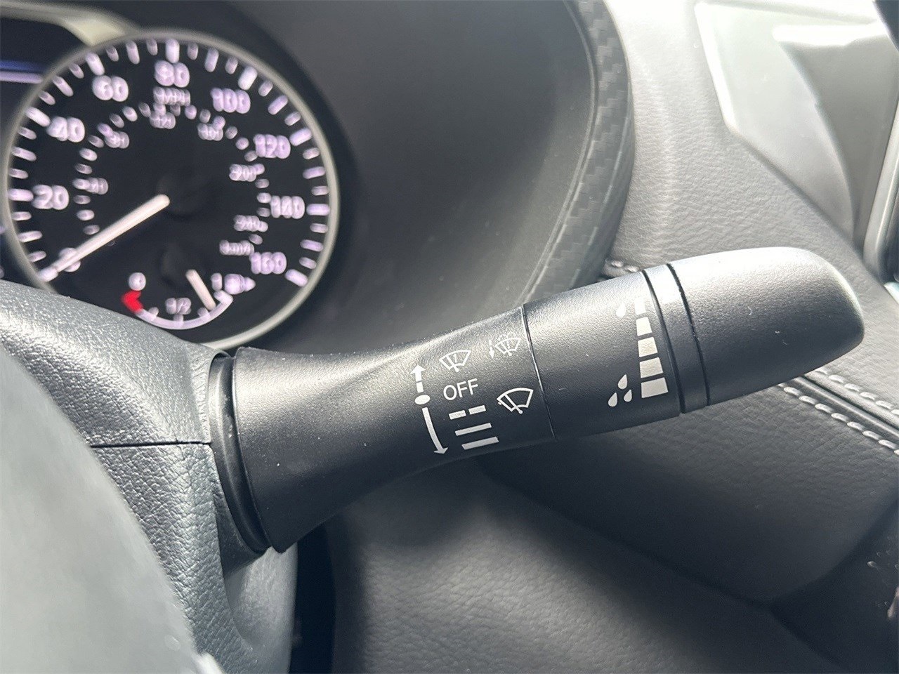 Vehicle image 28 of 32