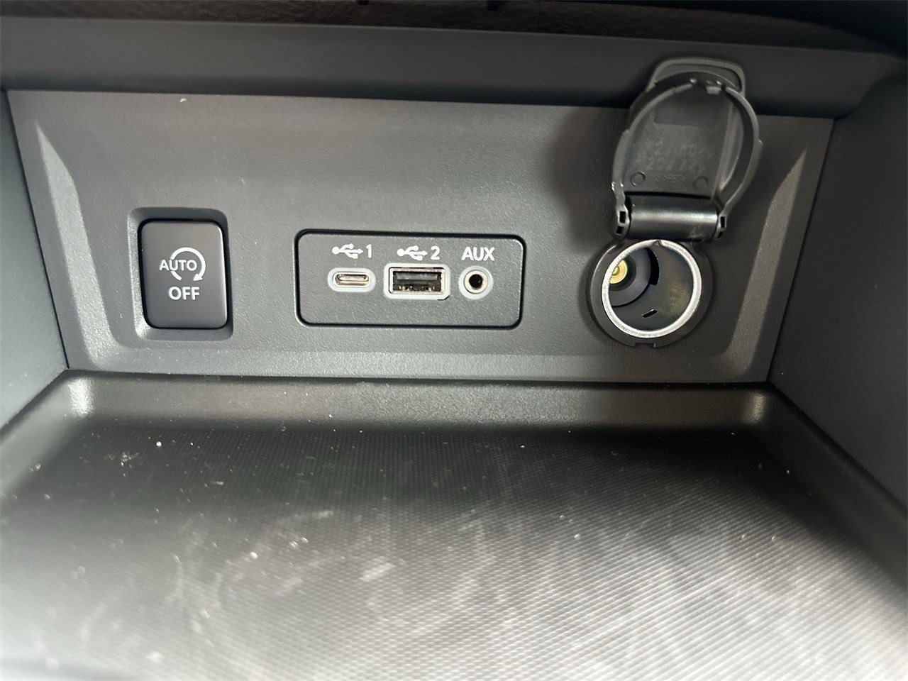Vehicle image 29 of 32