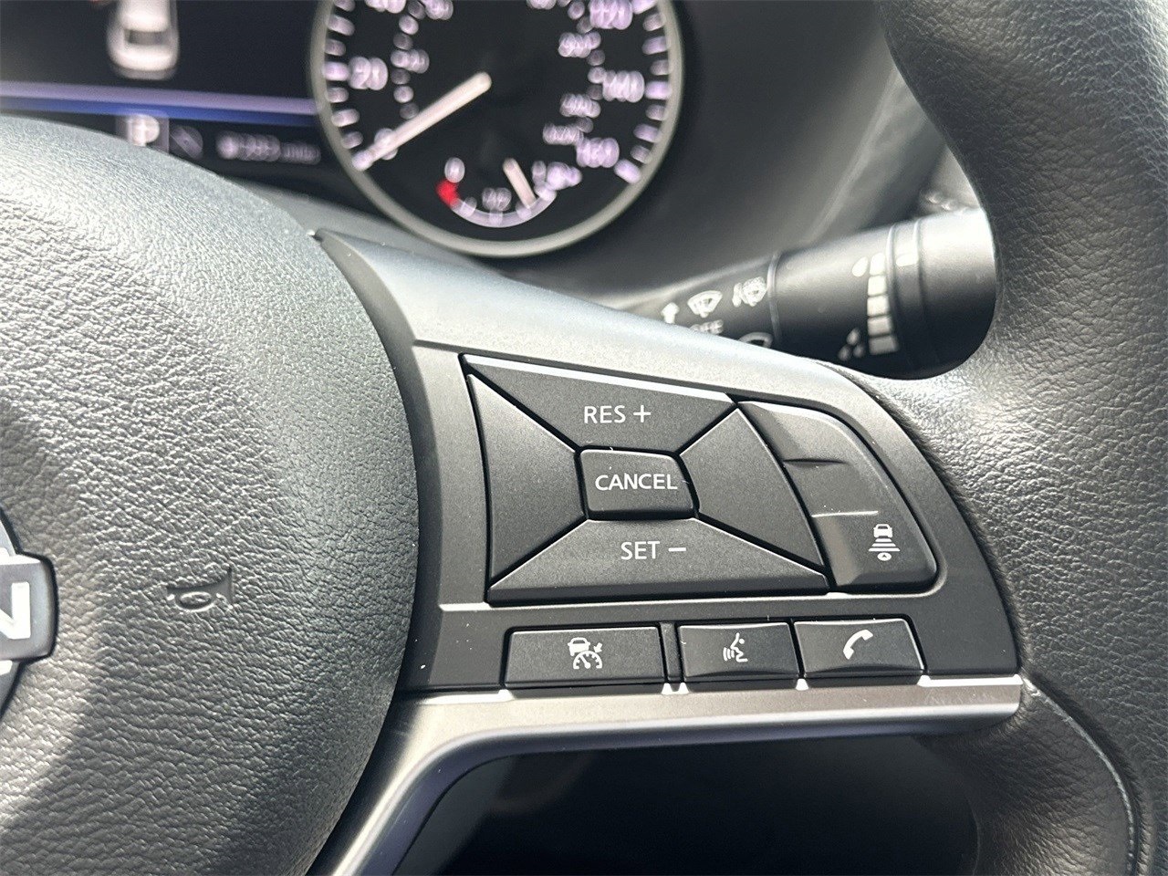 Vehicle image 21 of 32