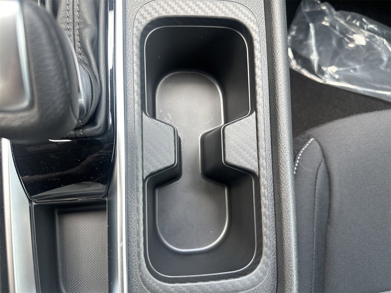 Vehicle image 25 of 32