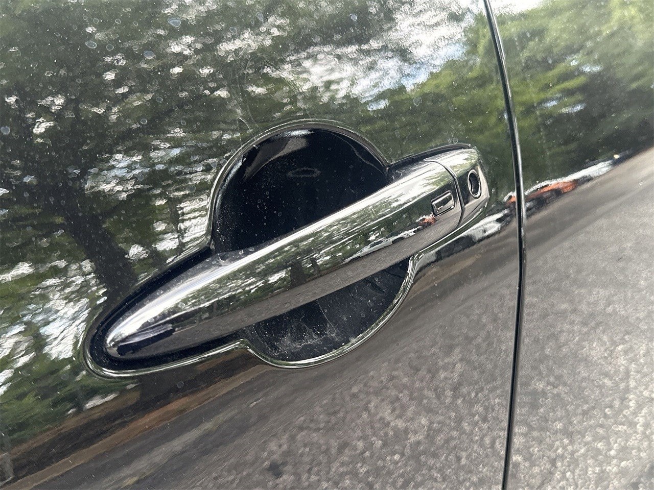 Vehicle image 23 of 32