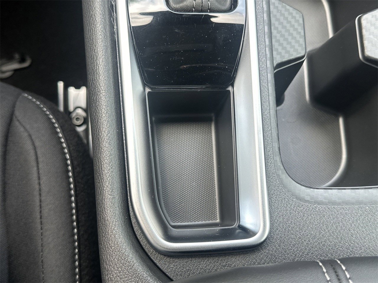 Vehicle image 18 of 32
