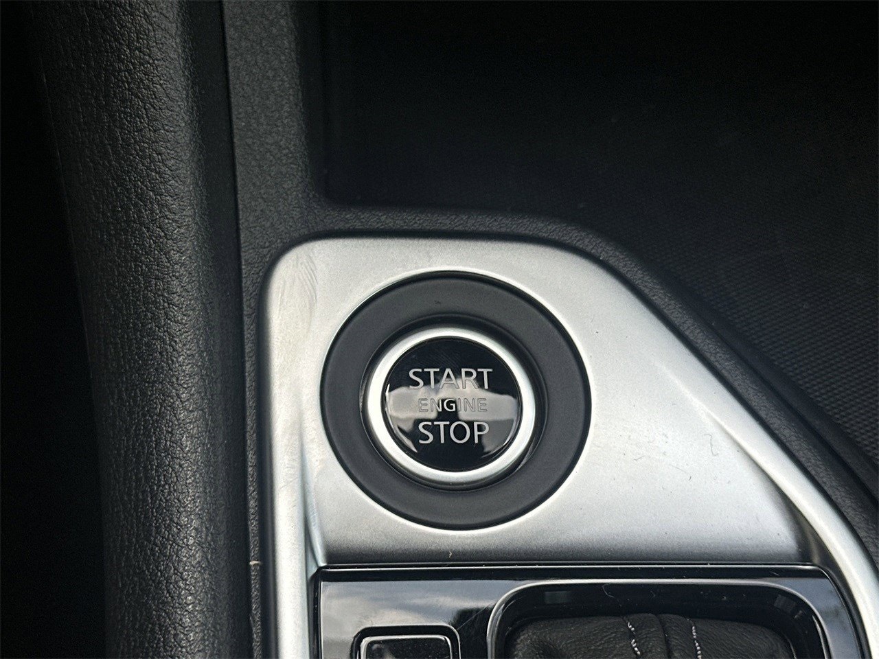 Vehicle image 24 of 32