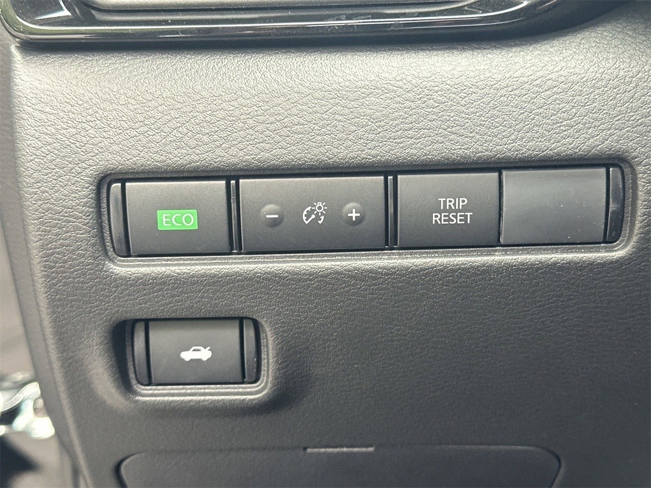 Vehicle image 20 of 32