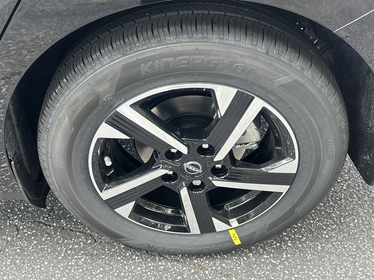 Vehicle image 5 of 32