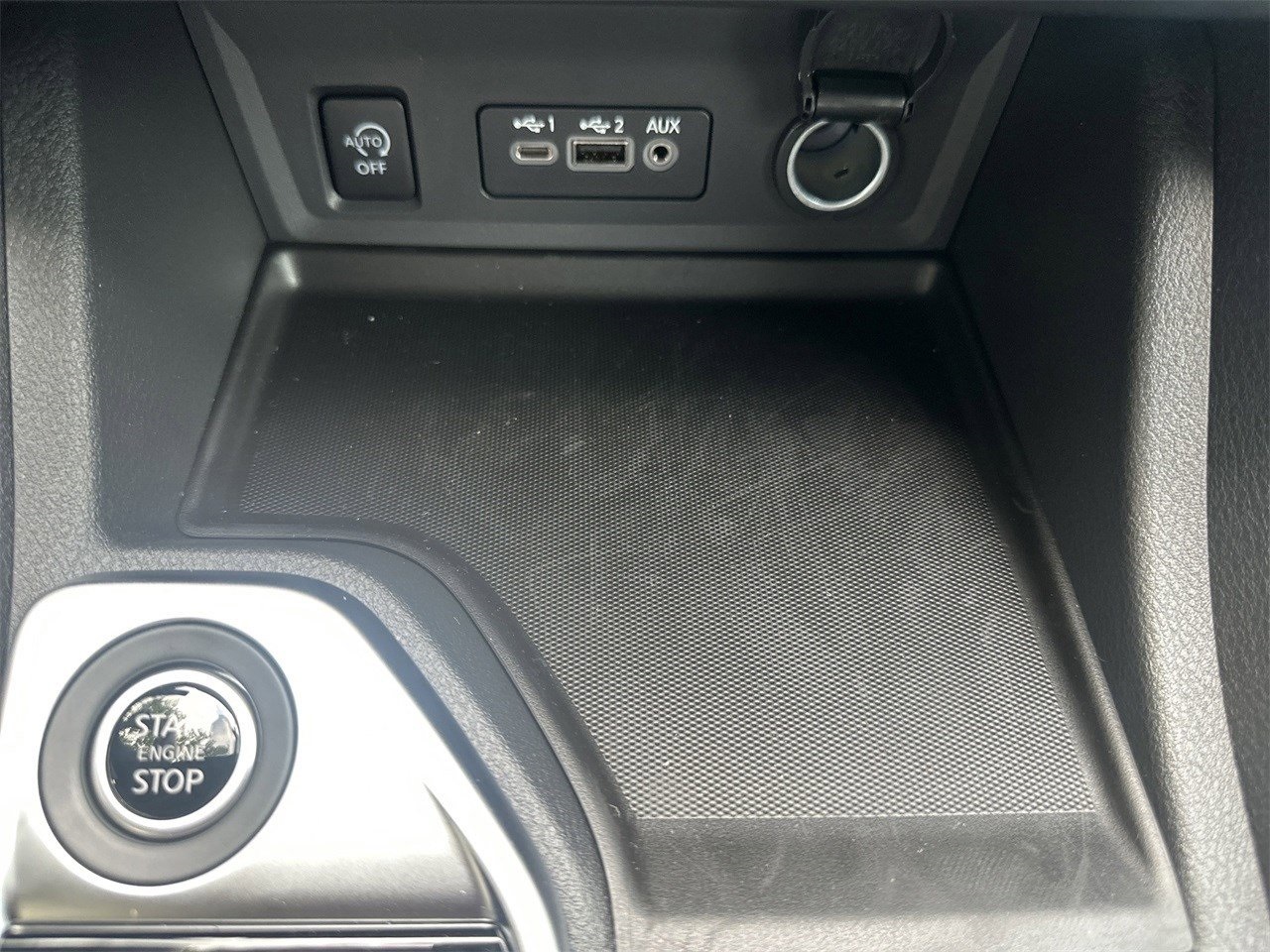 Vehicle image 30 of 32