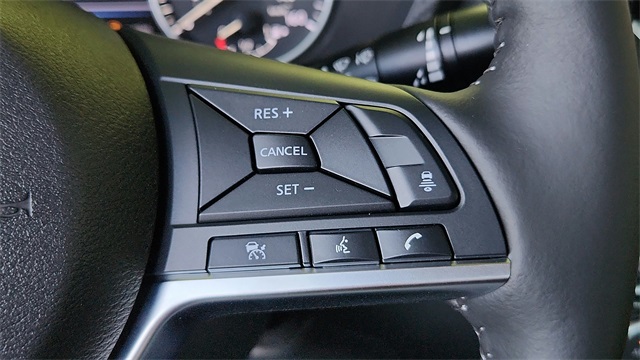 Vehicle image 34 of 40