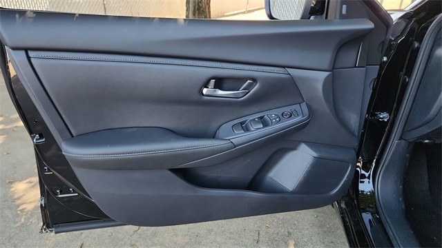 Vehicle image 29 of 40