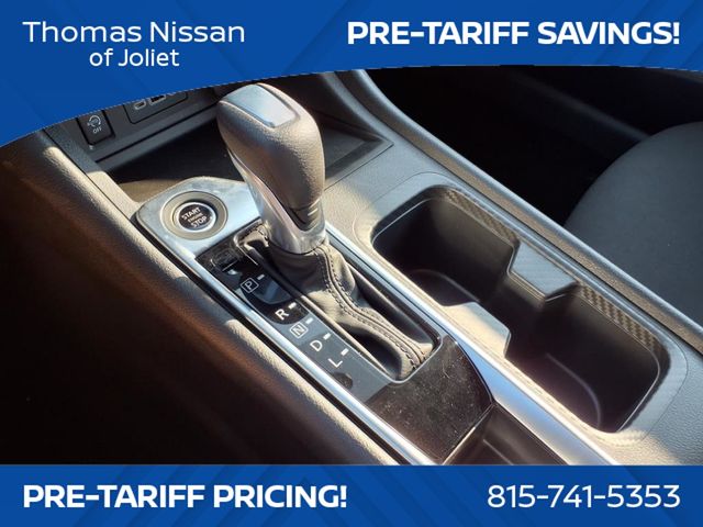 Vehicle image 21 of 25