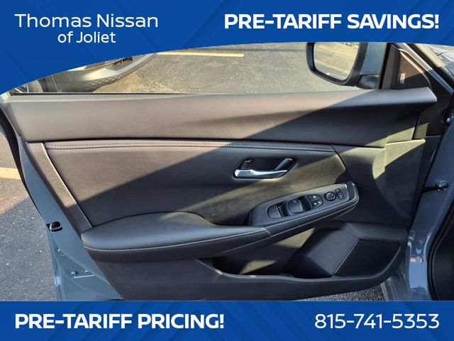 Vehicle image 22 of 25