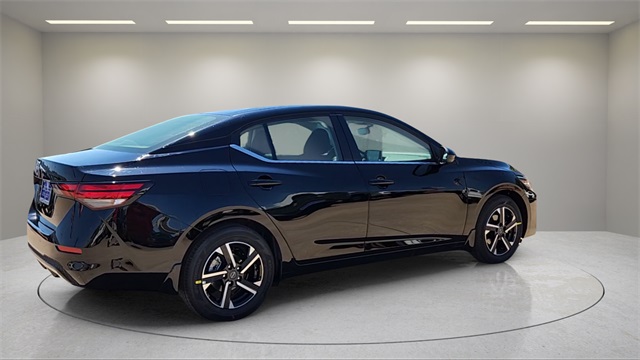Vehicle image 6 of 40
