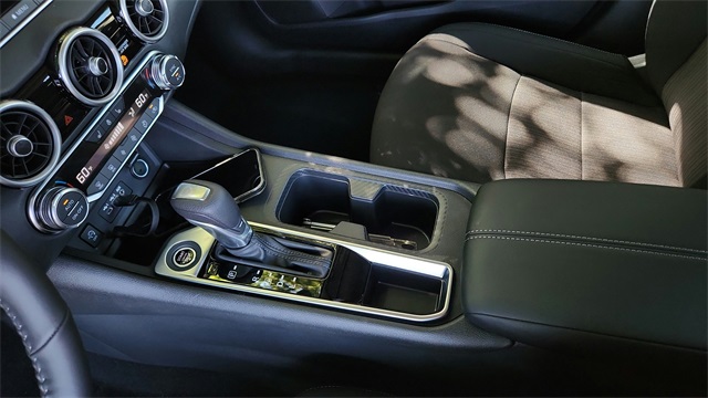 Vehicle image 25 of 40
