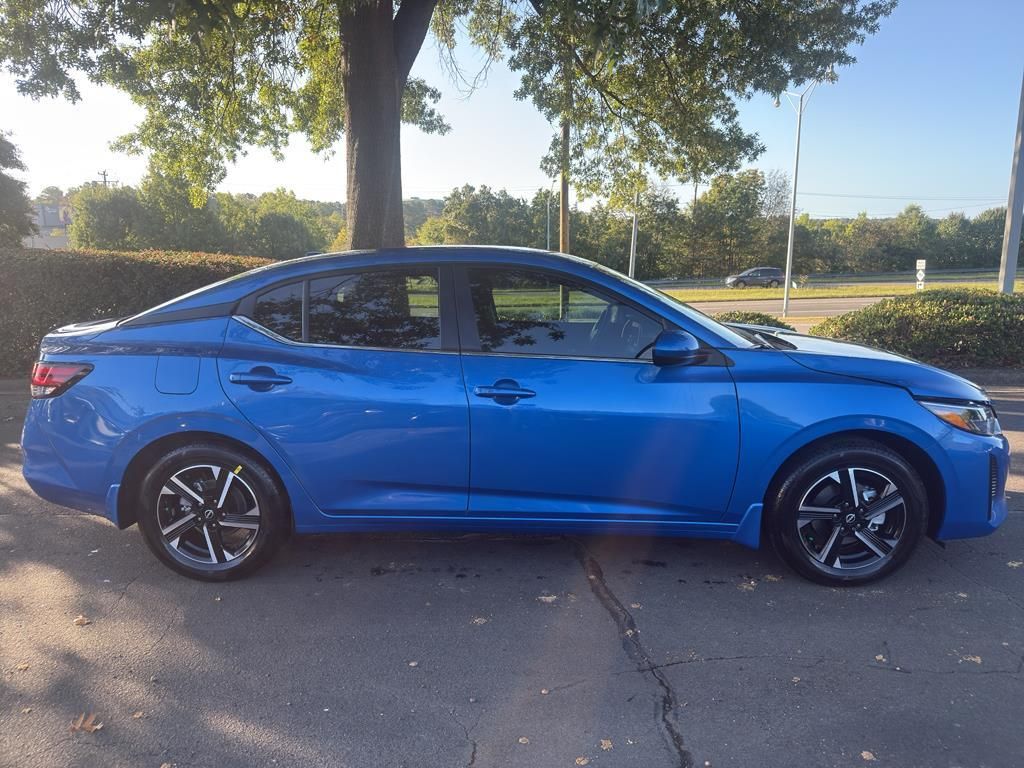 2025 Nissan Sentra SV Image 4 of 30