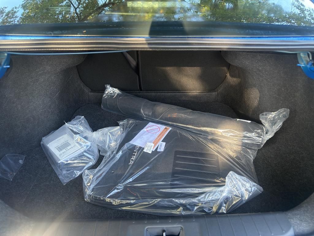 2025 Nissan Sentra SV Image 11 of 30