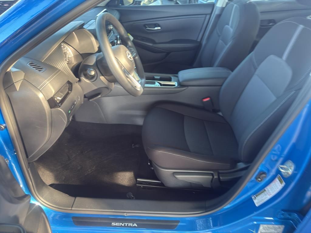 2025 Nissan Sentra SV Image 13 of 30