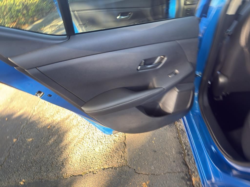 2025 Nissan Sentra SV Image 19 of 30