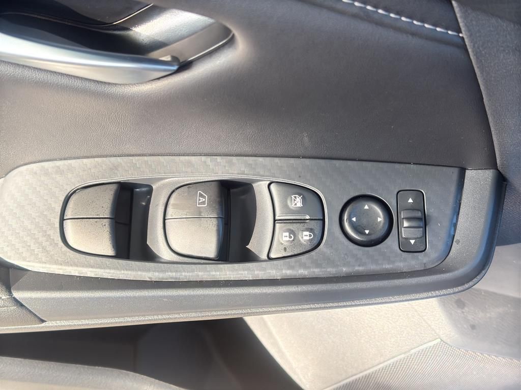 2025 Nissan Sentra SV Image 28 of 30
