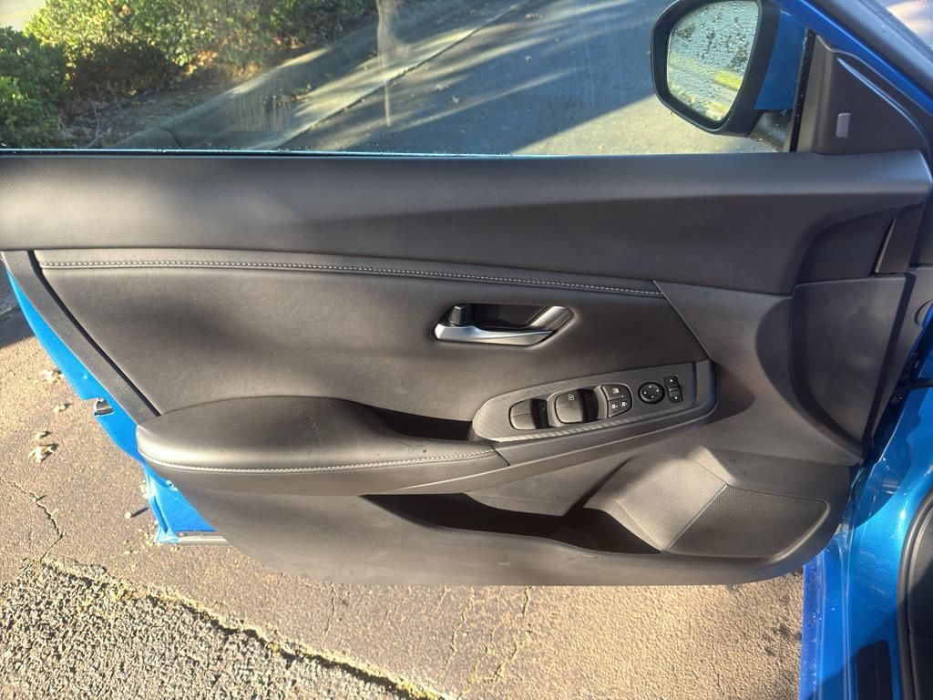 2025 Nissan Sentra SV Image 18 of 30