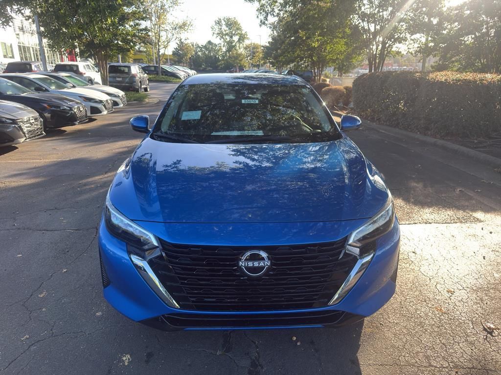 2025 Nissan Sentra SV Image 2 of 30