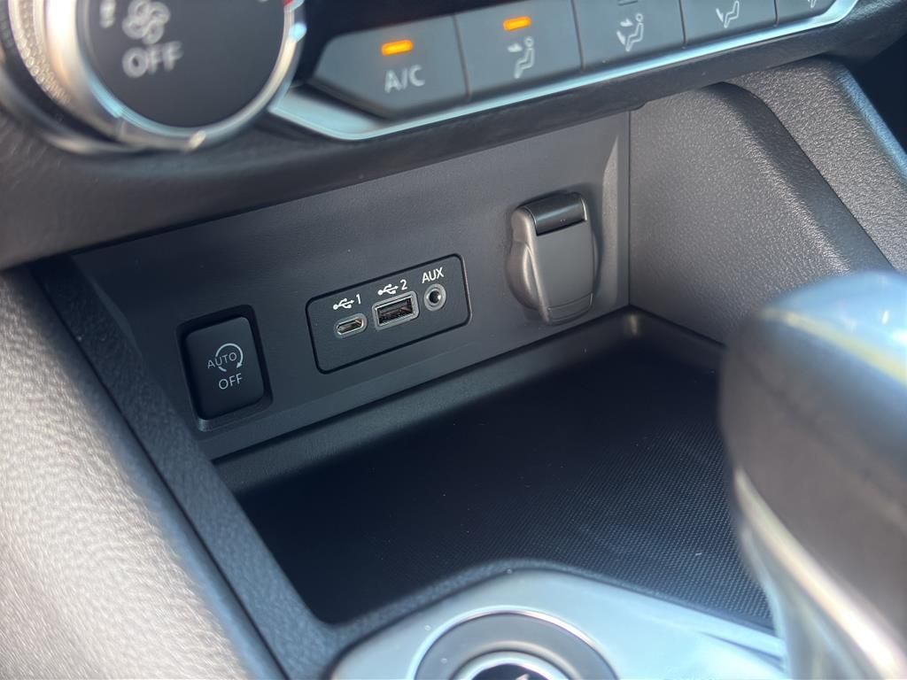 2025 Nissan Sentra SV Image 22 of 30