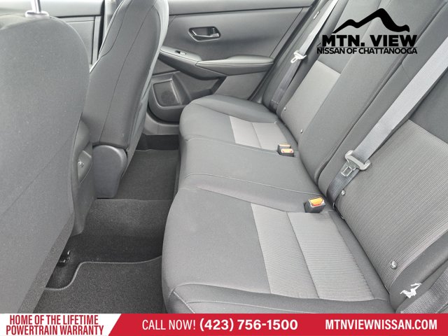 Vehicle image 11 of 18