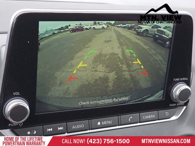 Vehicle image 16 of 18
