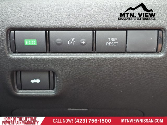 Vehicle image 13 of 18