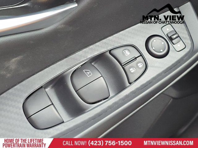 Vehicle image 12 of 18