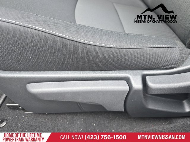 Vehicle image 9 of 18
