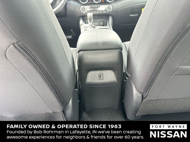 Vehicle image 20 of 37