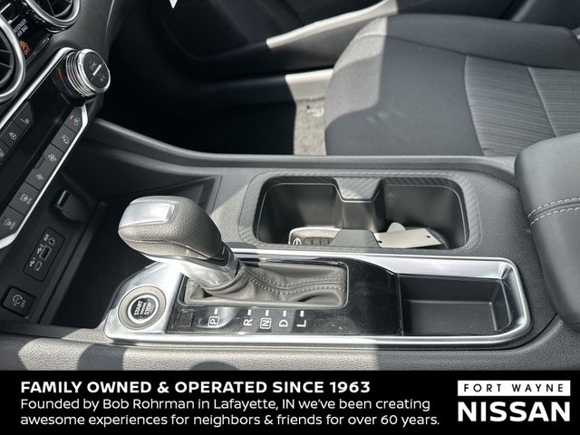 Vehicle image 17 of 37