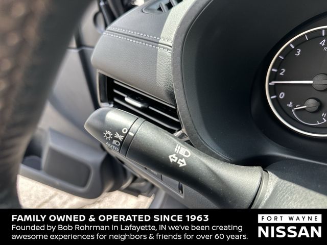 Vehicle image 24 of 37