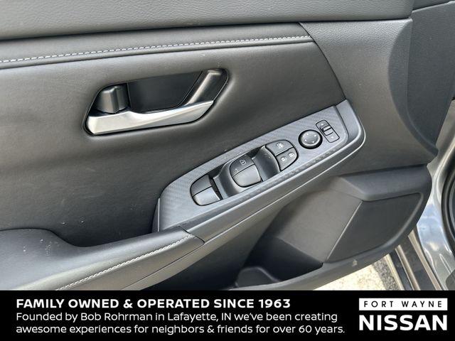 Vehicle image 18 of 37
