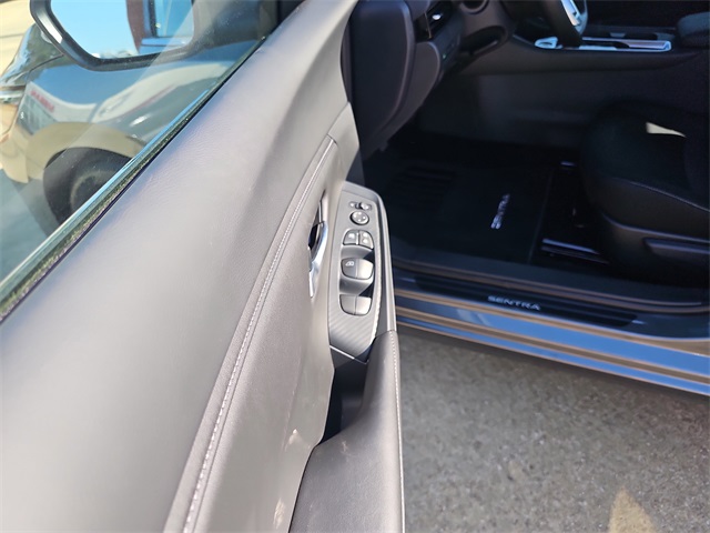 Vehicle image 14 of 17