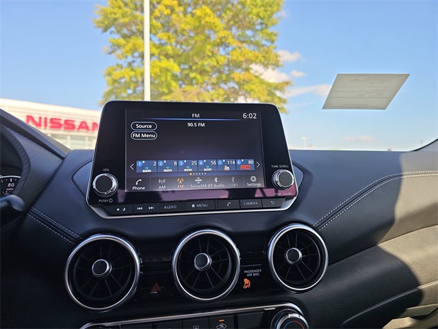 Vehicle image 11 of 17