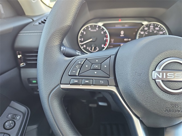 Vehicle image 9 of 17