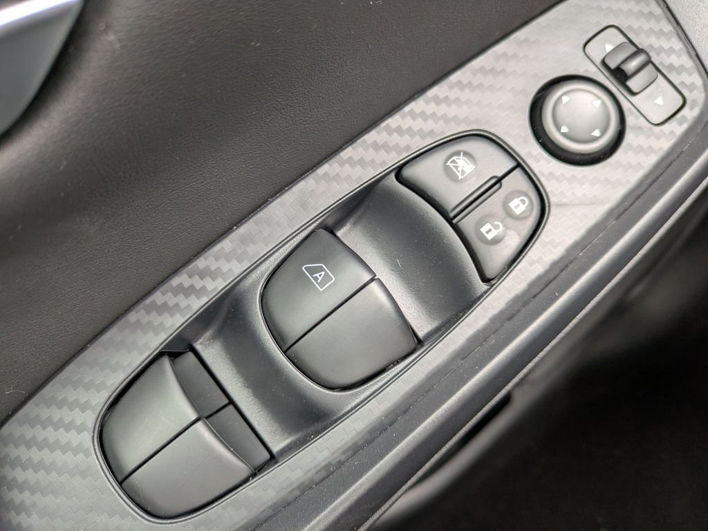 2025 Nissan Sentra SV Image 18 of 27