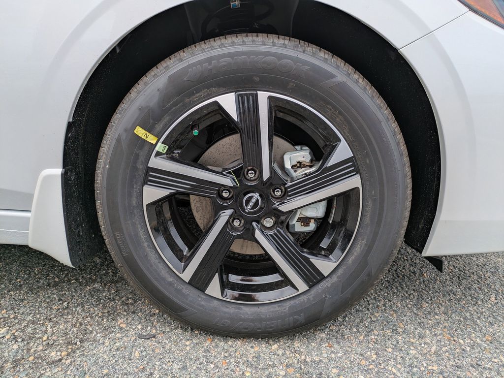 2025 Nissan Sentra SV Image 10 of 27