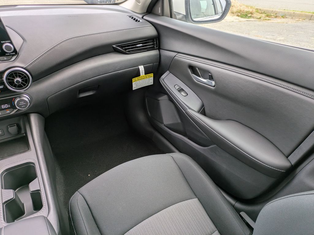 2025 Nissan Sentra SV Image 21 of 27