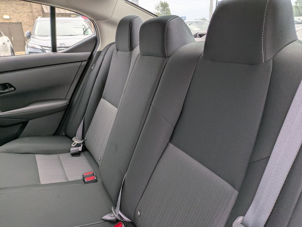 2025 Nissan Sentra SV Image 11 of 27