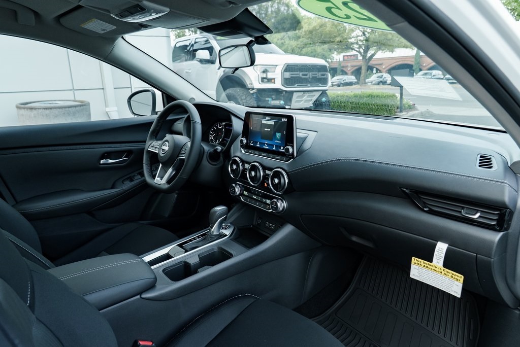 2025 Nissan Sentra SV Image 16 of 28
