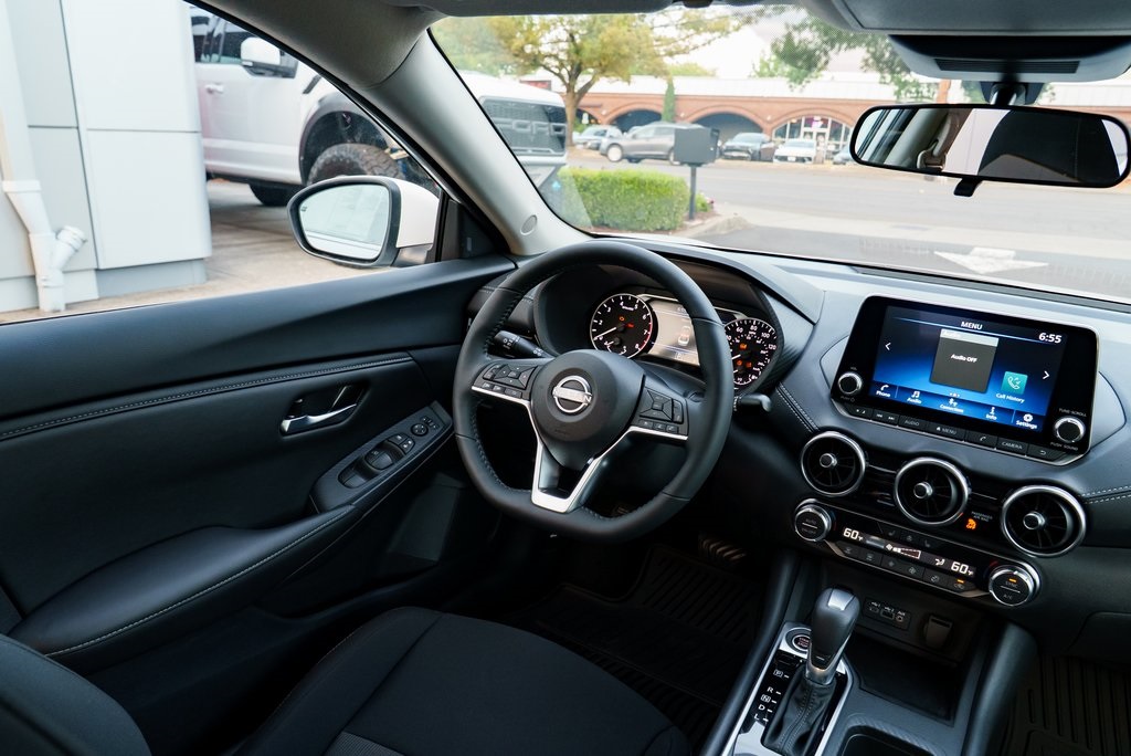 2025 Nissan Sentra SV Image 18 of 28