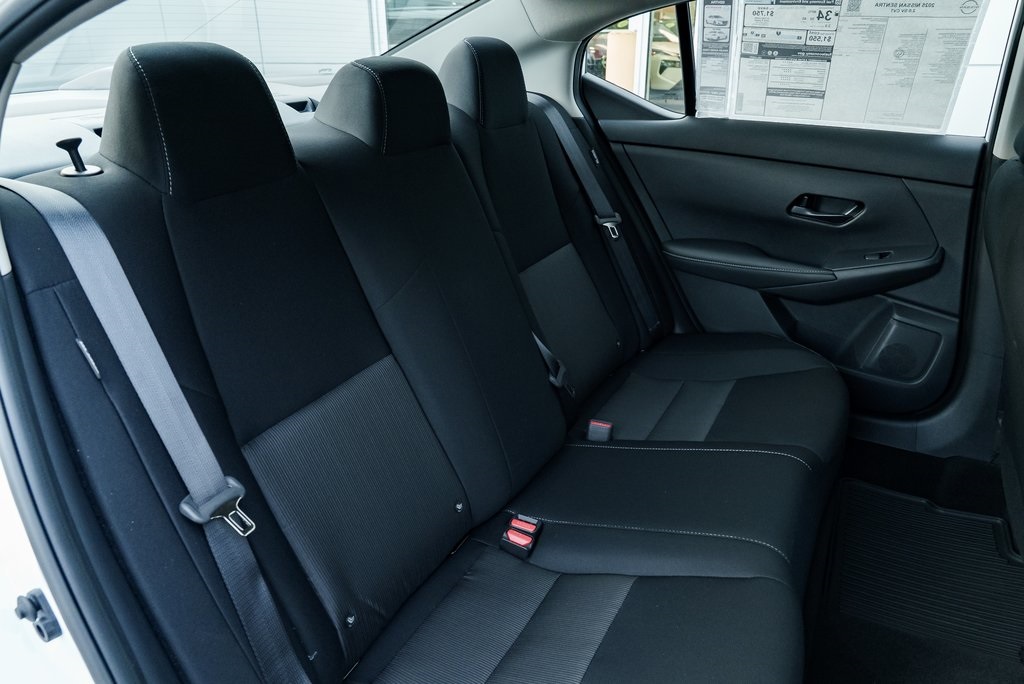 2025 Nissan Sentra SV Image 9 of 28